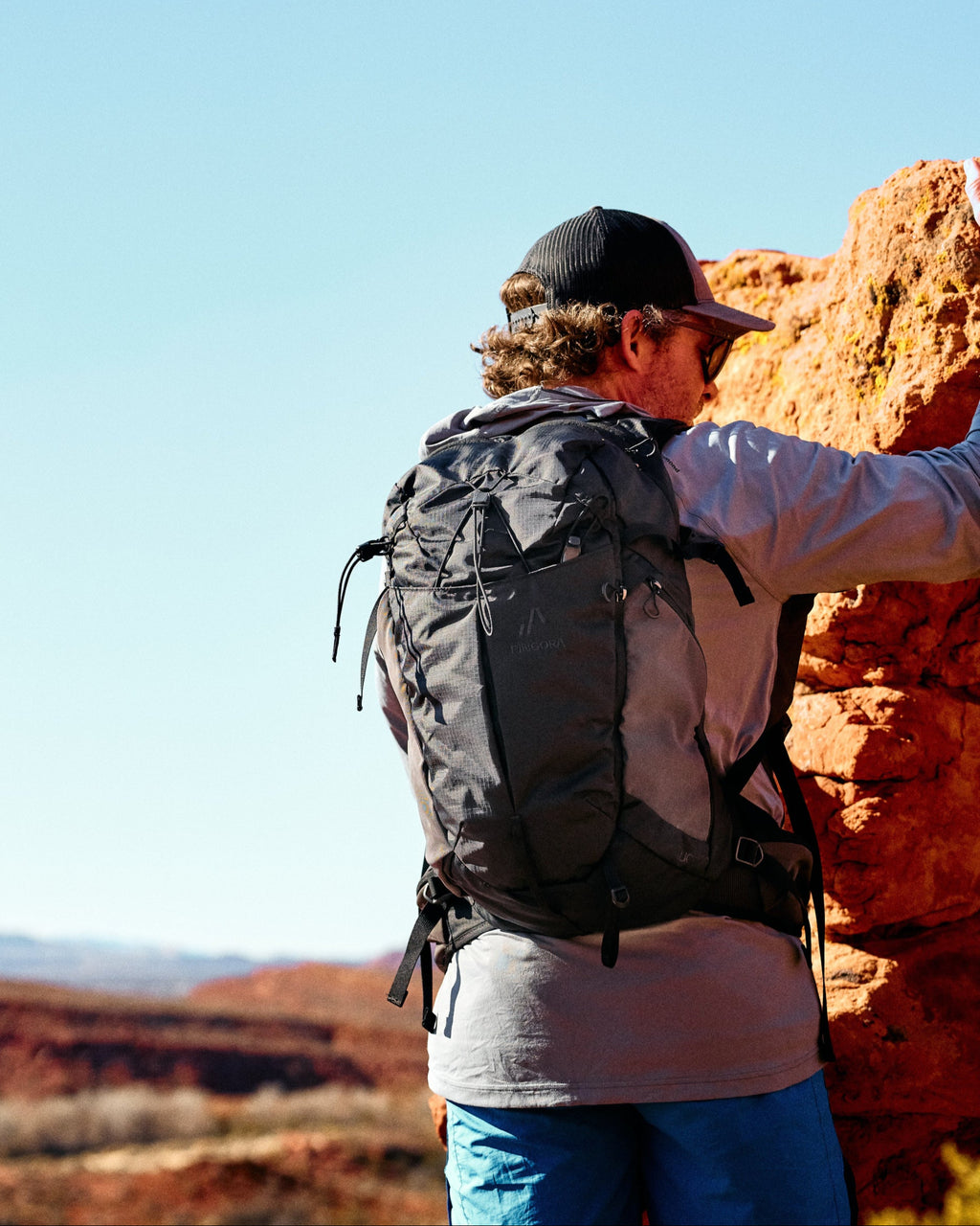 Pingora Lucid 25L hiking backpack on hiker in outer space color (black).