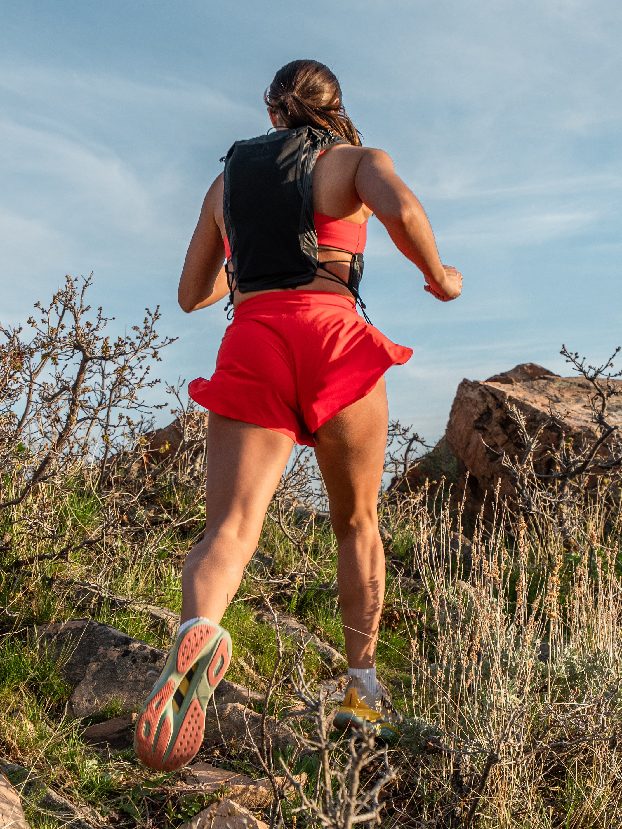 Pingora Flow trail running backpack in black color on model