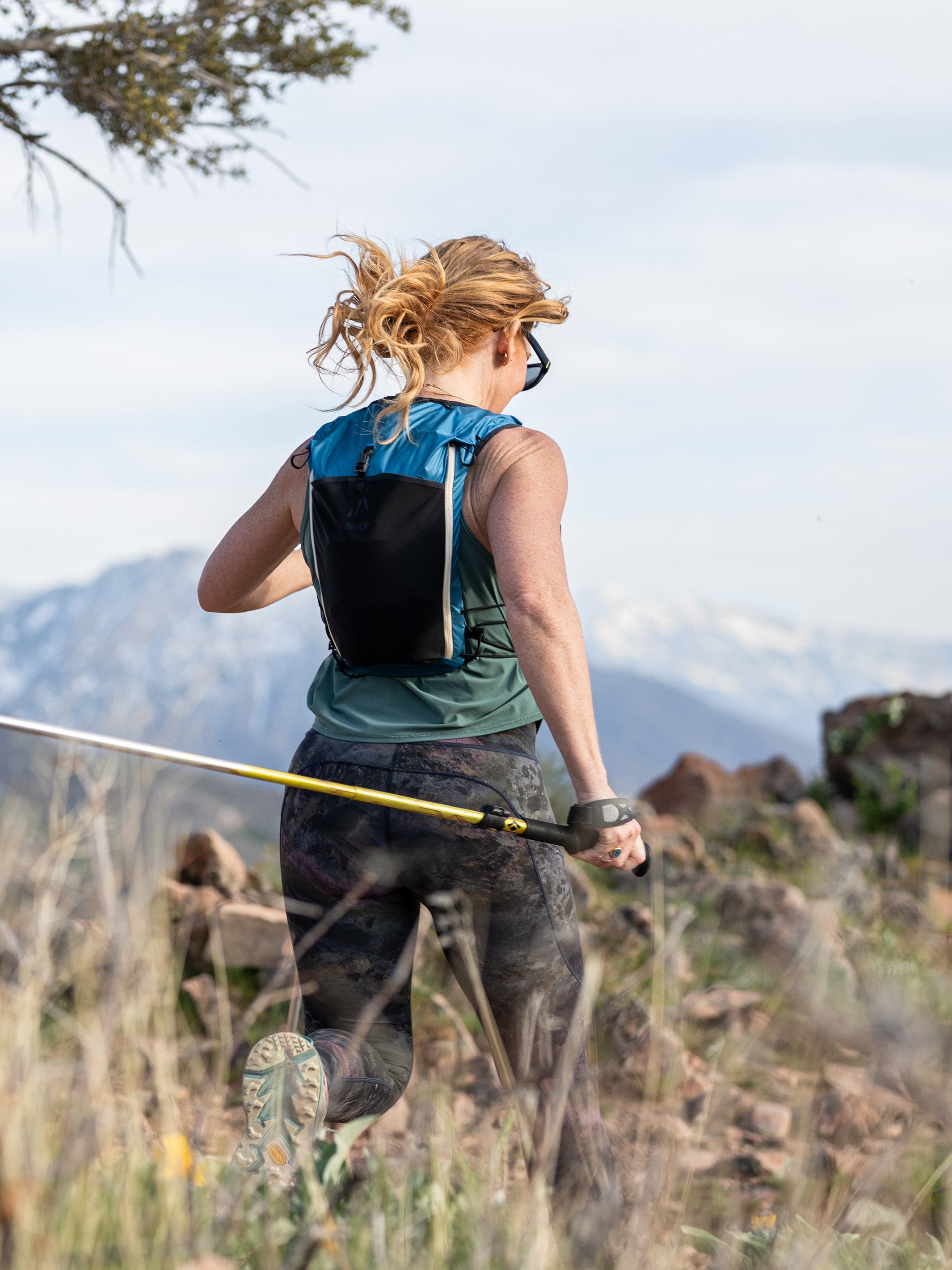 Pingora Flow trail running backpack in blue color on model