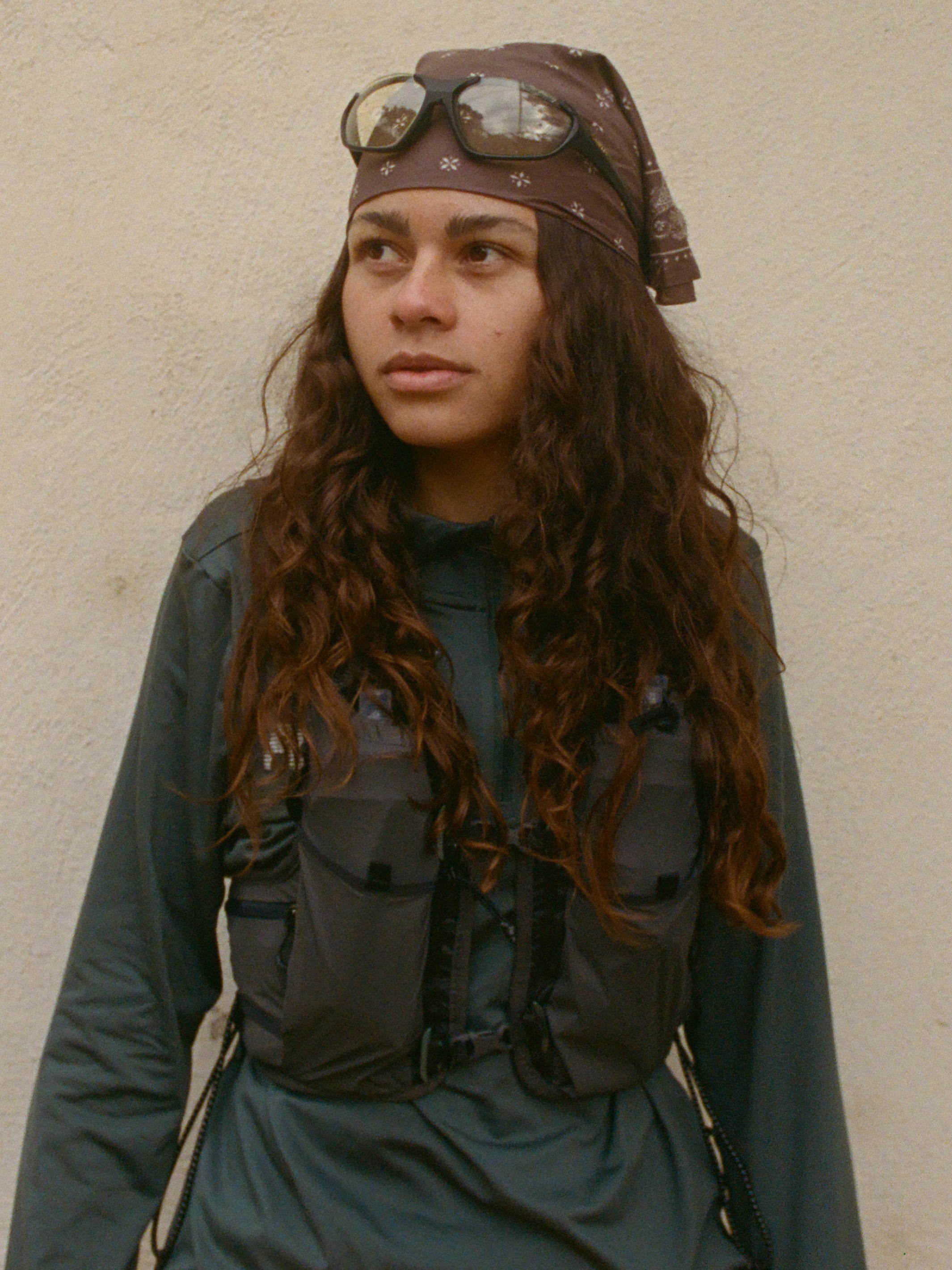 Pingora Flow running pack shown on model with harness storage.