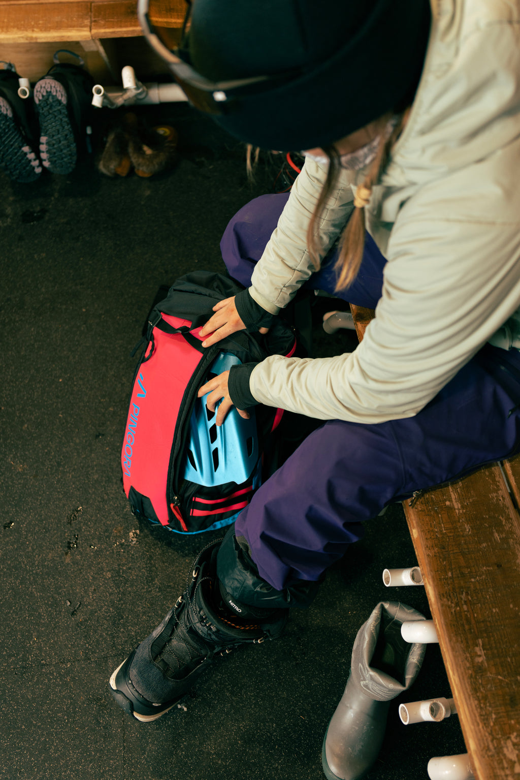 Pingora Vivid 27 liter backcountry ski and split board pack showing internal helmet carry