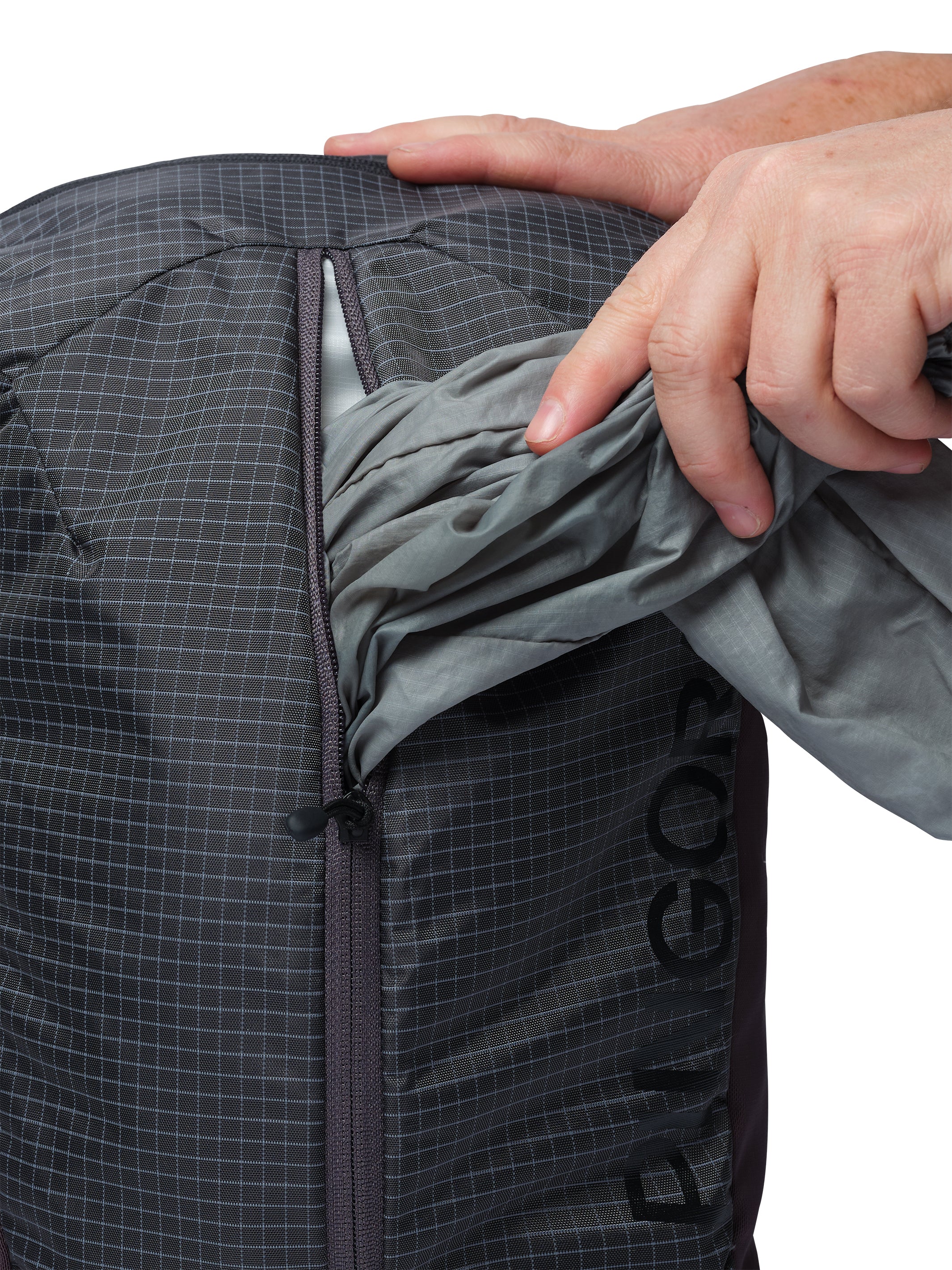 hiking backpack for men and women with hydration pouch