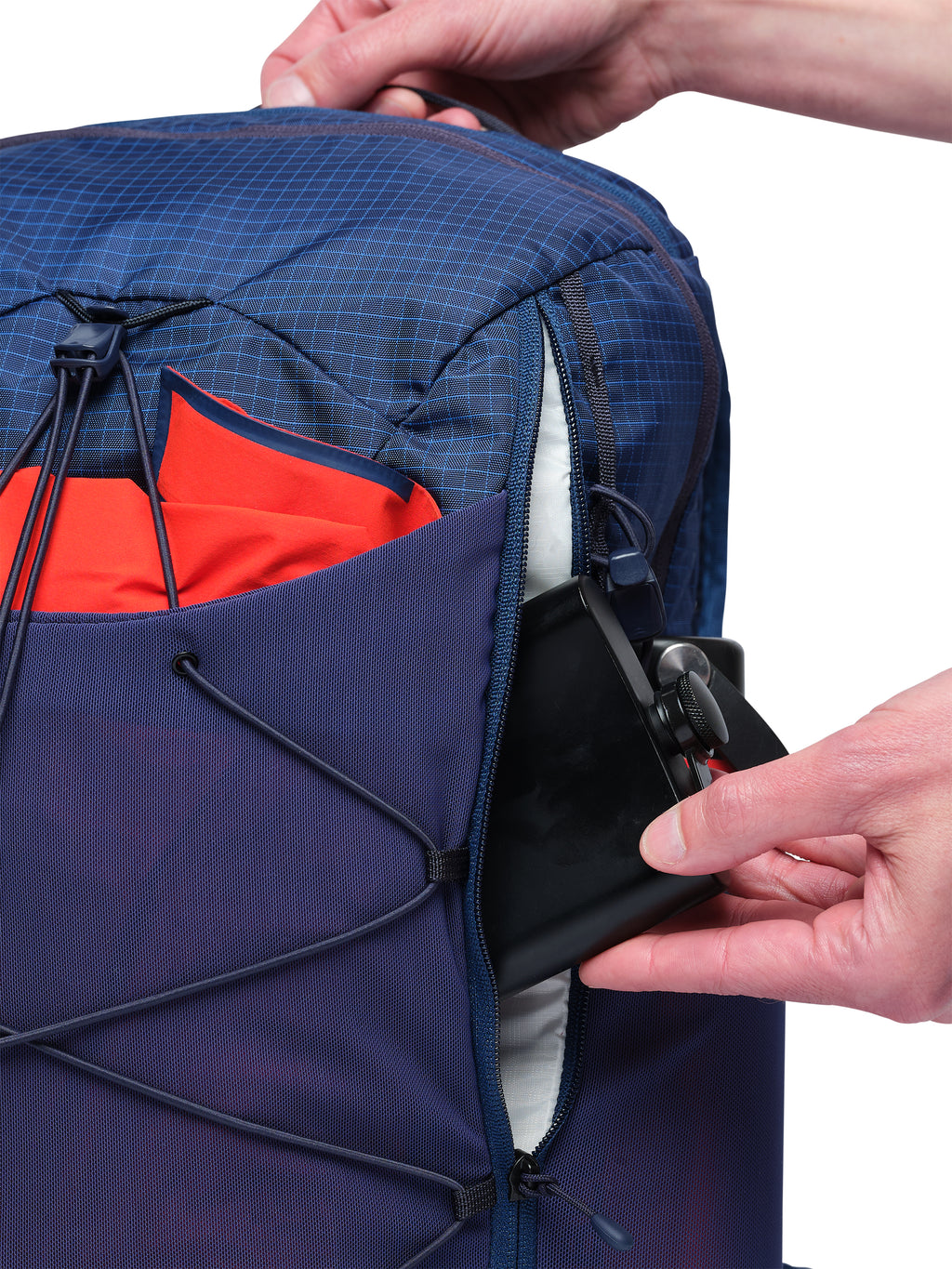 hiking backpack for men and women with hydration pouch