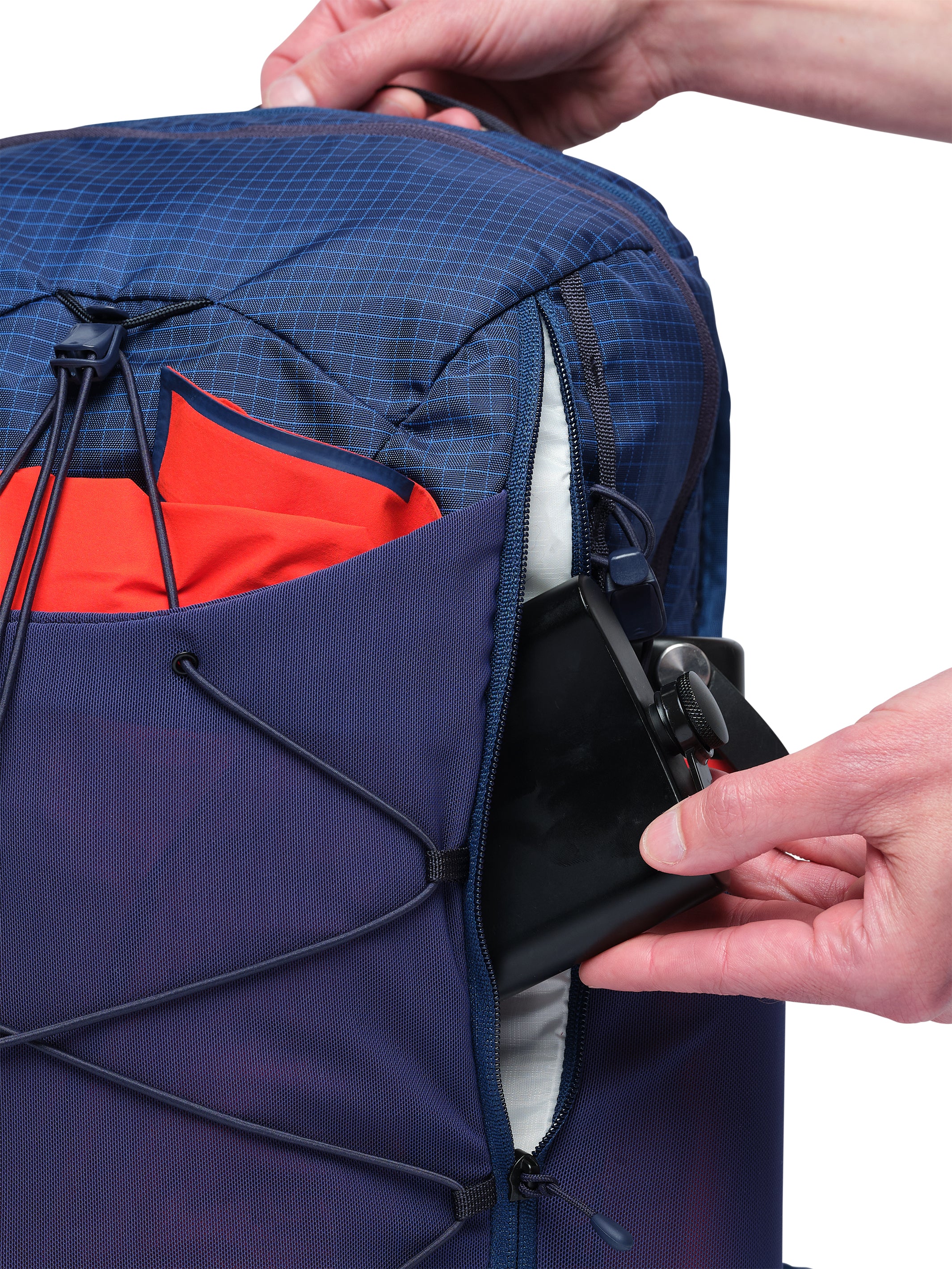 hiking backpack for men and women with hydration pouch