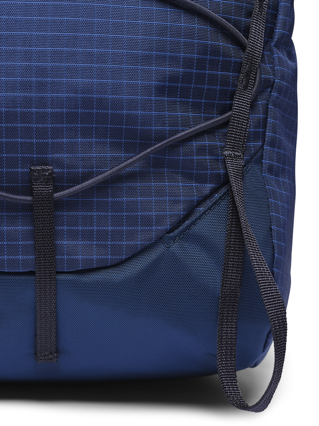 hiking backpack for men and women with hydration pouch