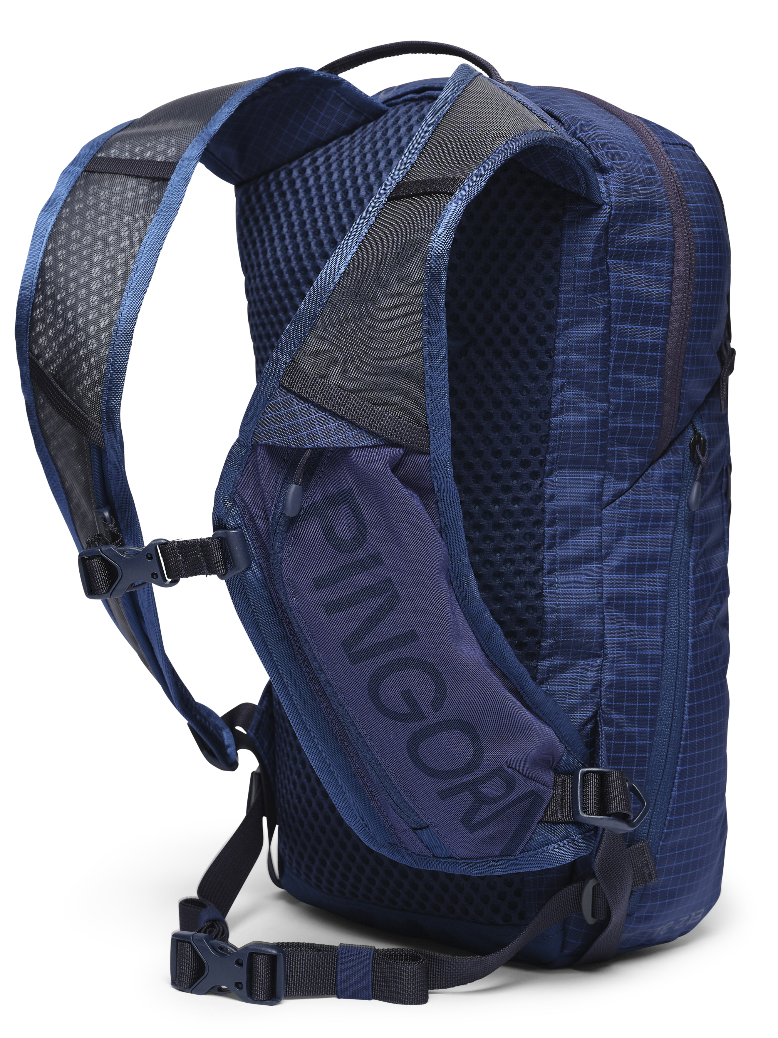 hiking backpack for men and women with hydration pouch