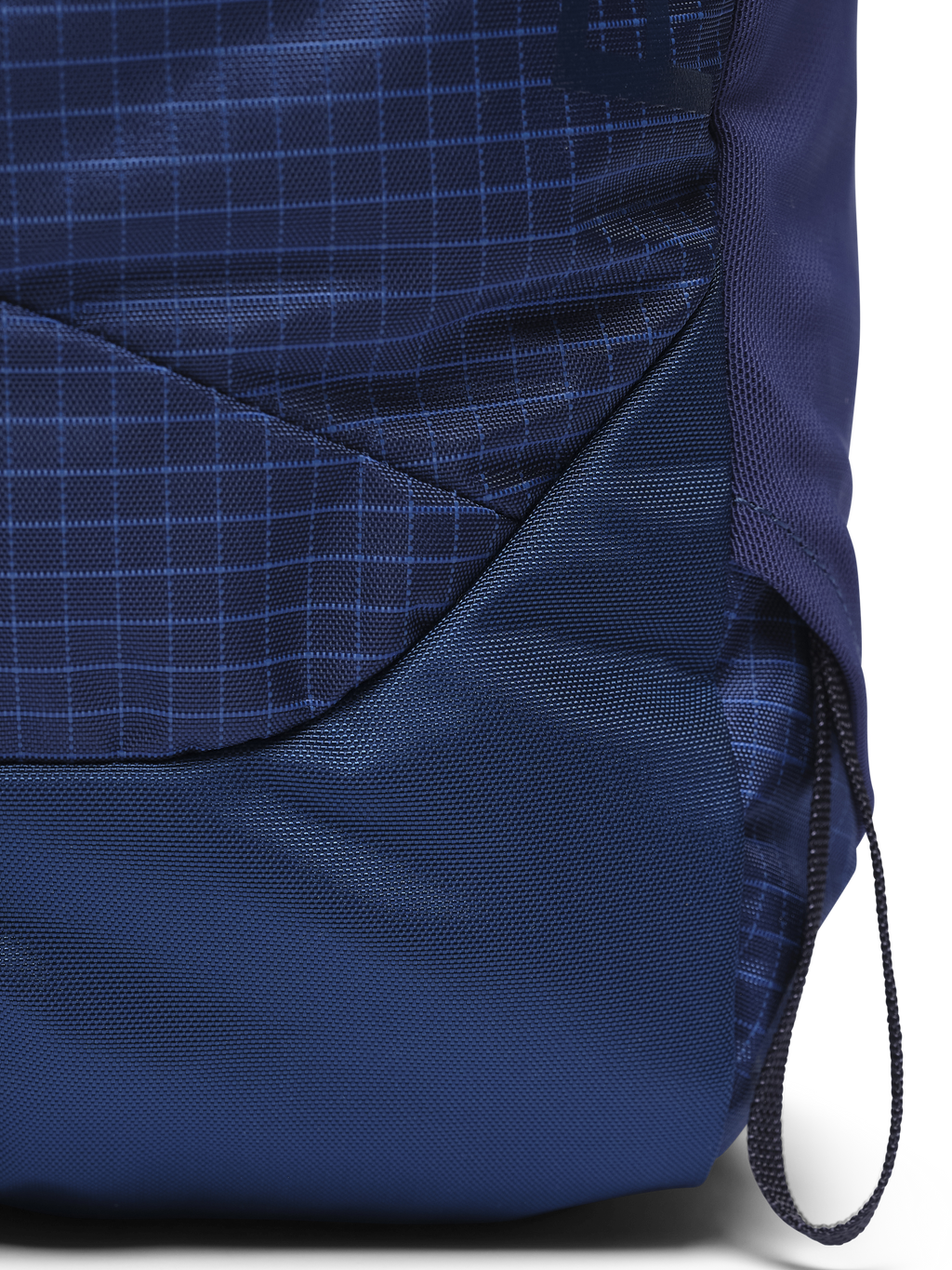 Image of the blue Remote Z 20 liter zippered backpack. Perfect daypack for hiking, includes hydration, medium size day pack.